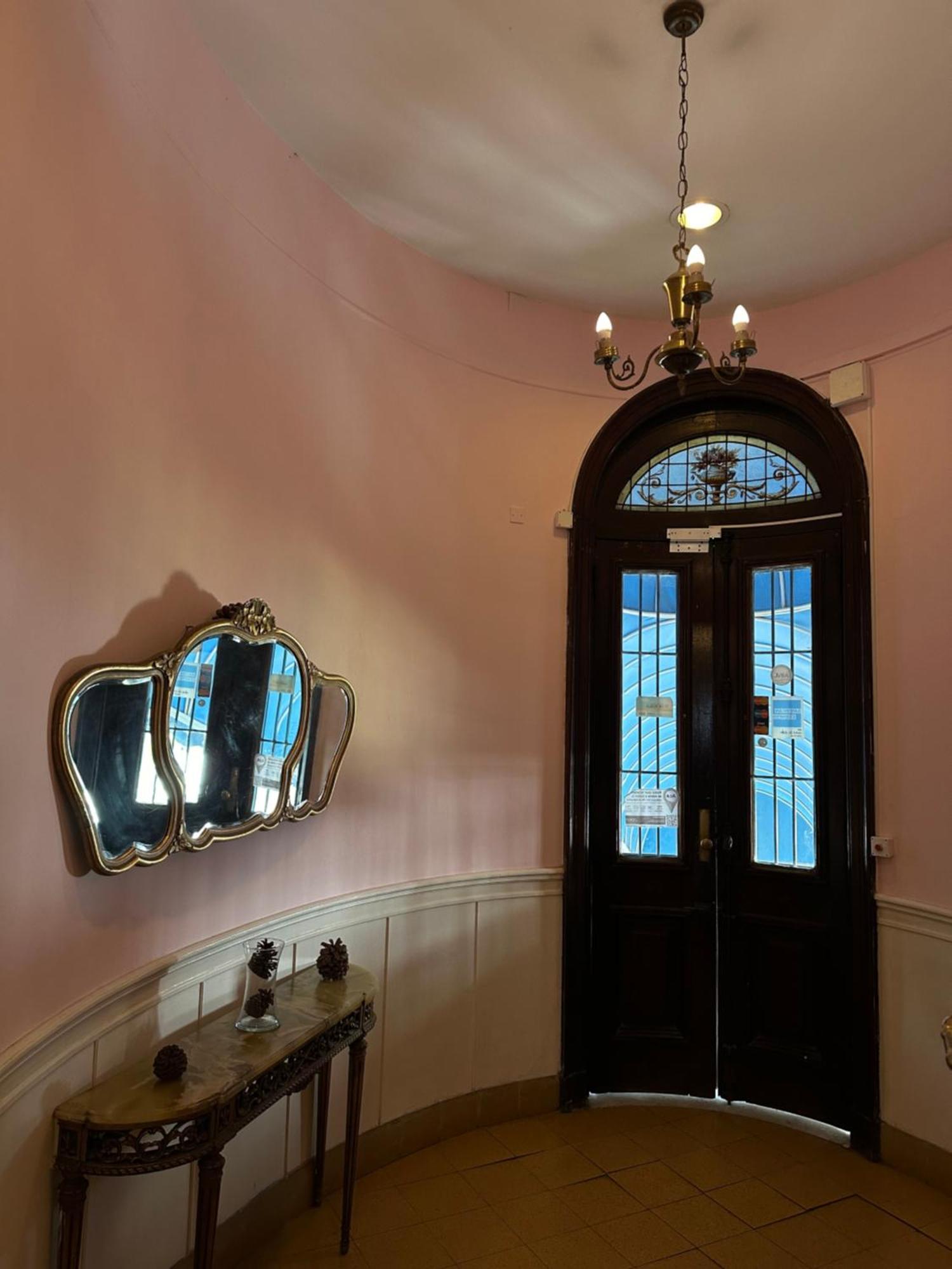 Hotel Vicente Lopez Bagian luar foto
