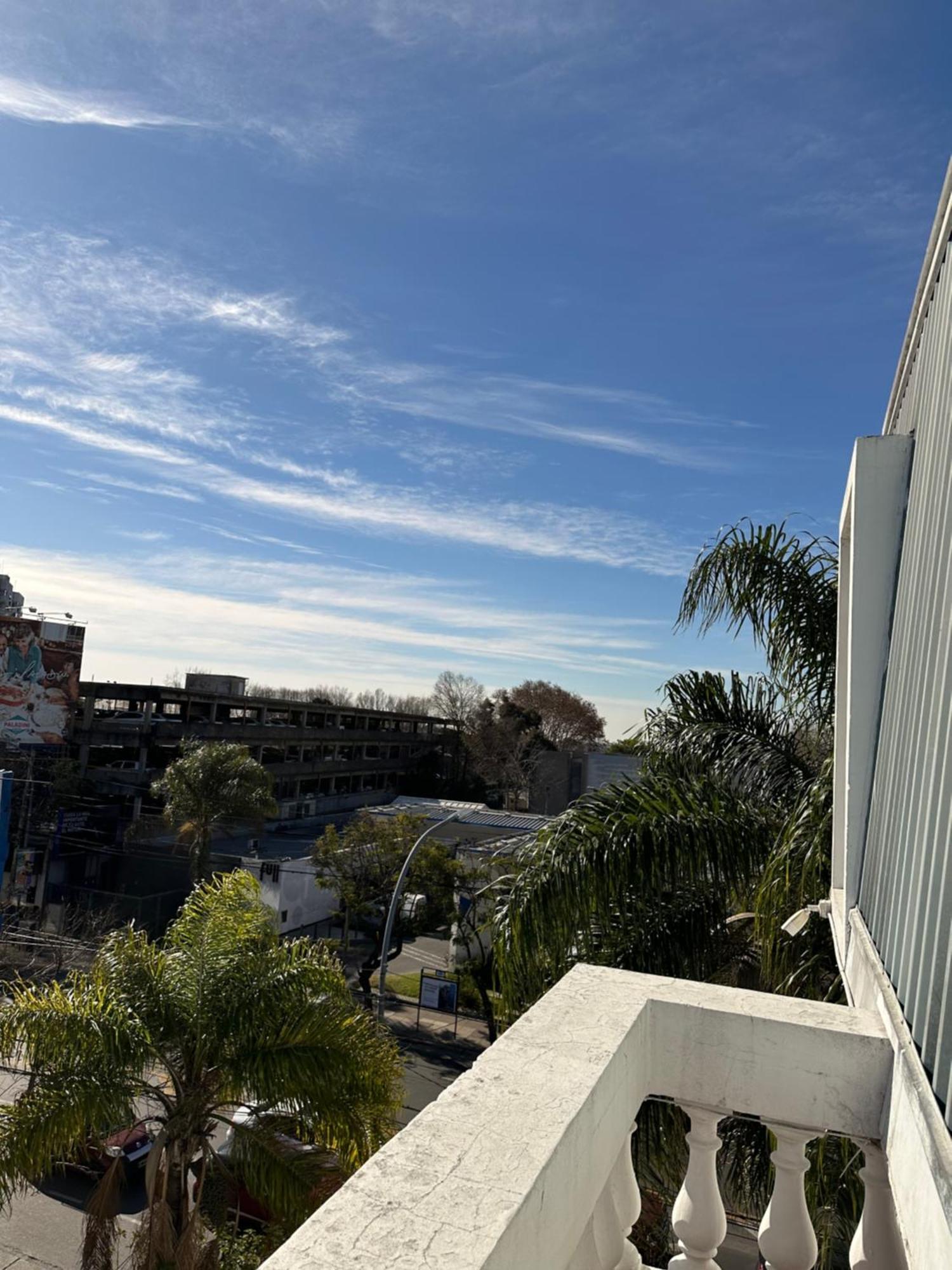 Hotel Vicente Lopez Bagian luar foto