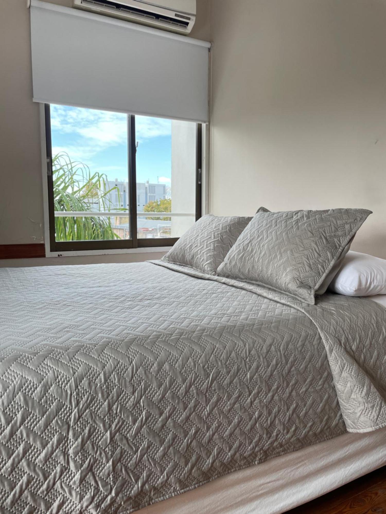 Hotel Vicente Lopez Bagian luar foto