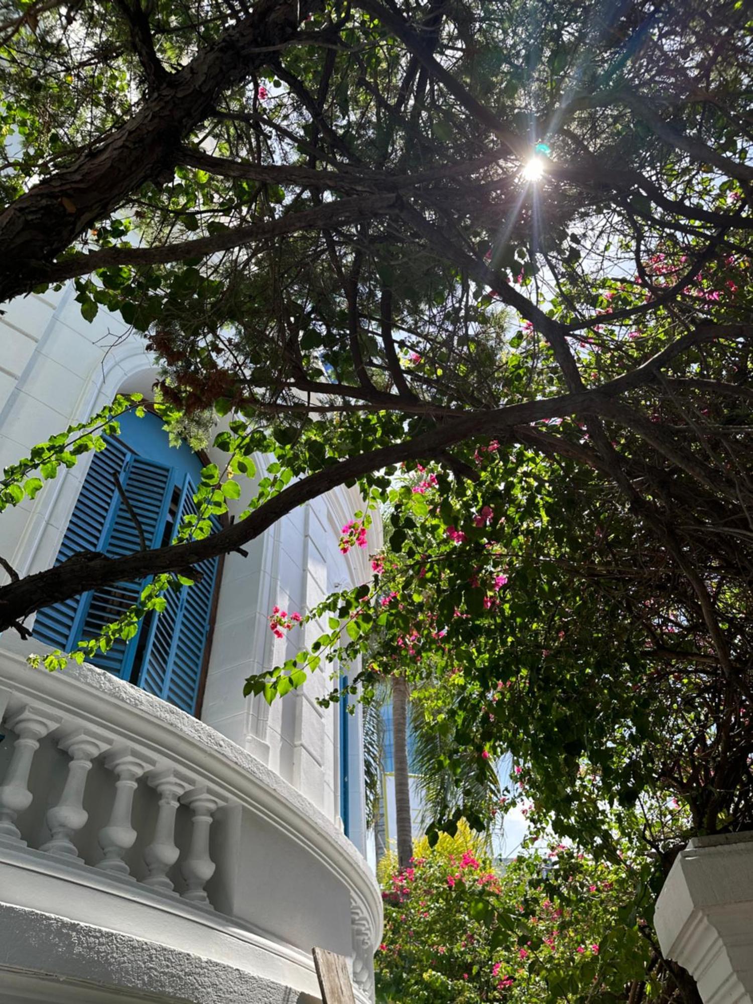 Hotel Vicente Lopez Bagian luar foto