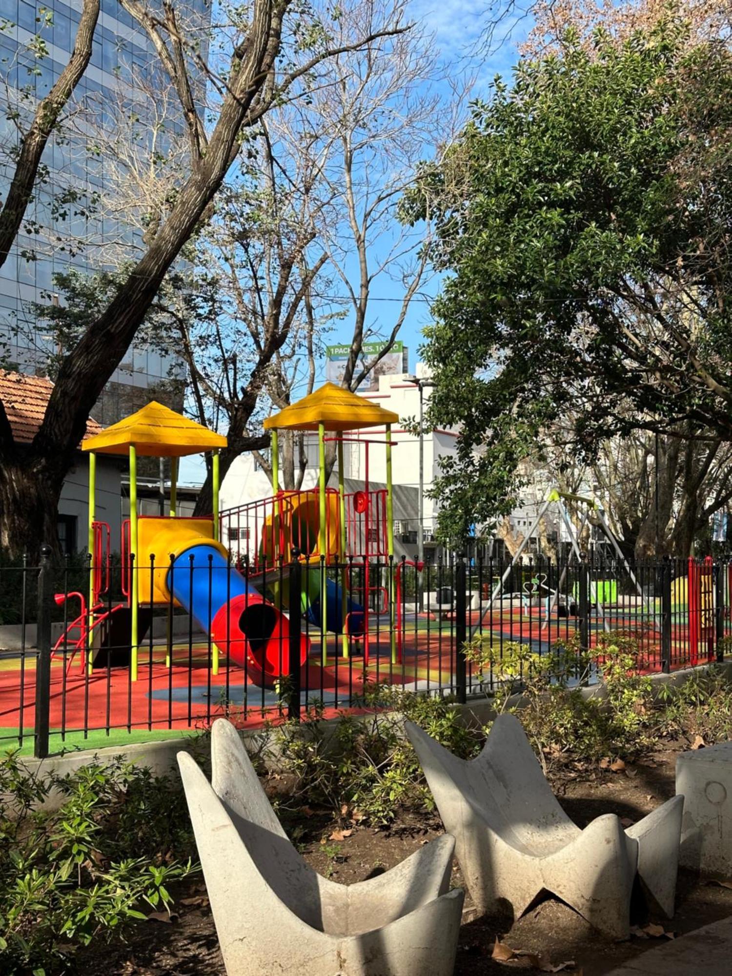 Hotel Vicente Lopez Bagian luar foto