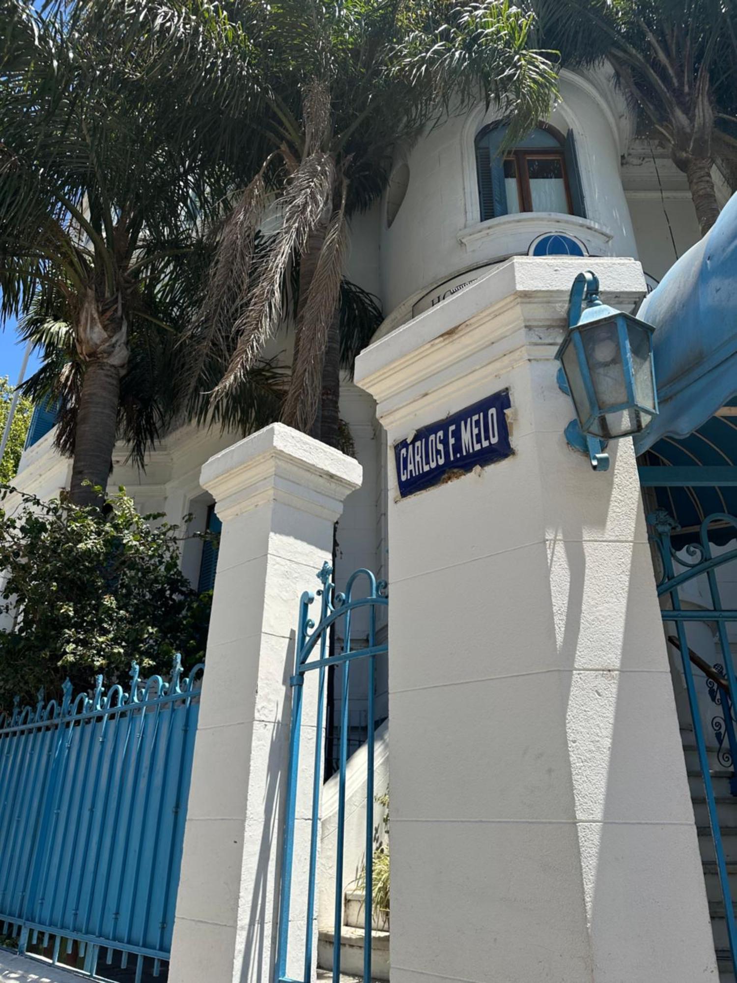 Hotel Vicente Lopez Bagian luar foto