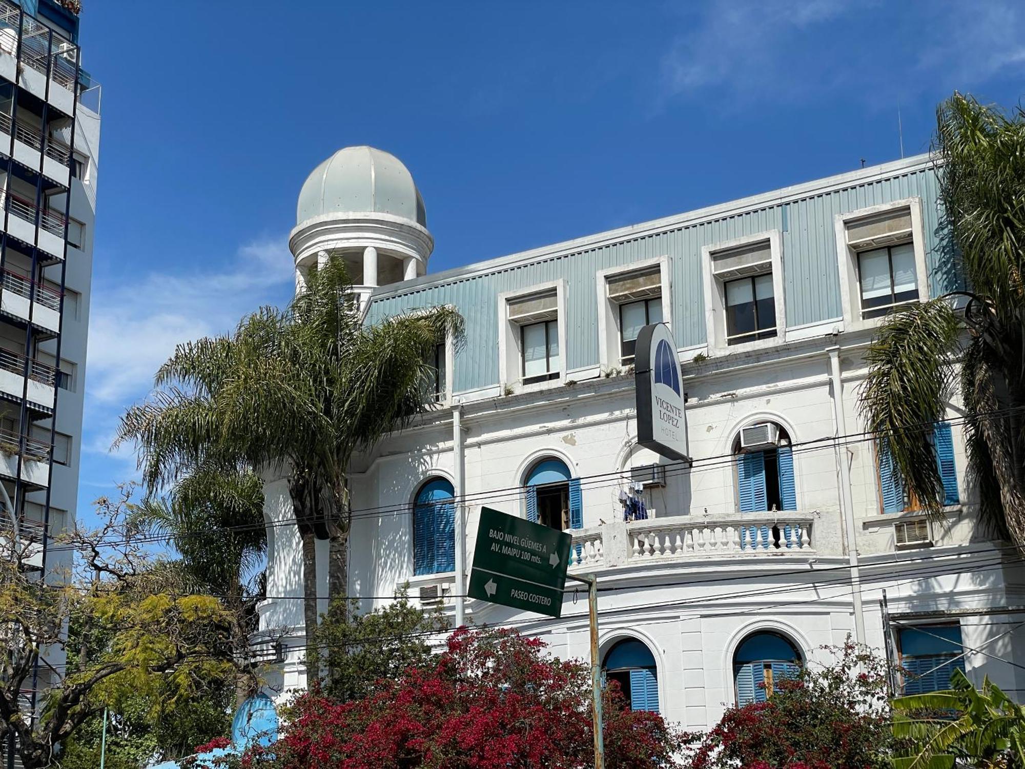 Hotel Vicente Lopez Bagian luar foto