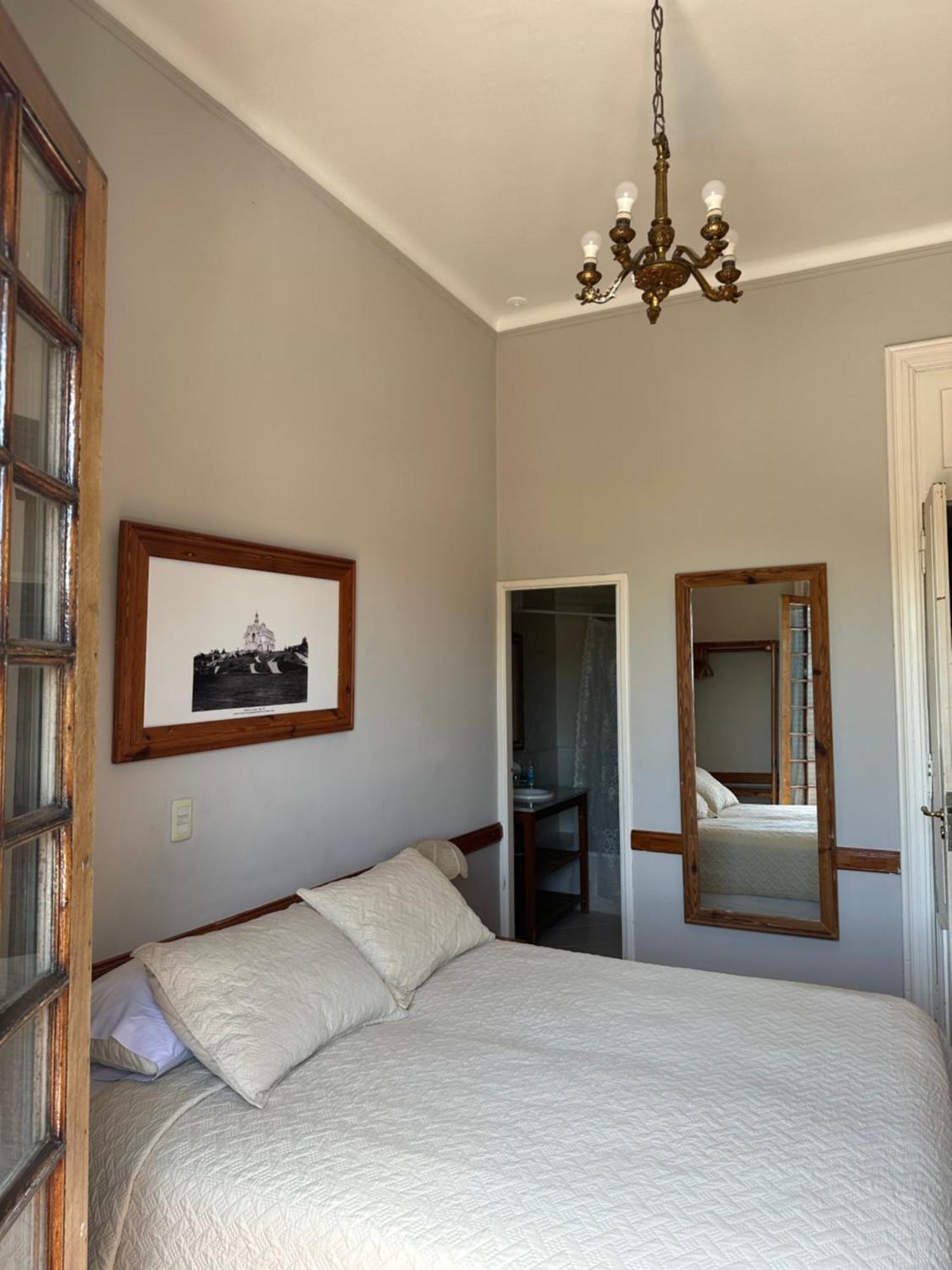 Hotel Vicente Lopez Bagian luar foto