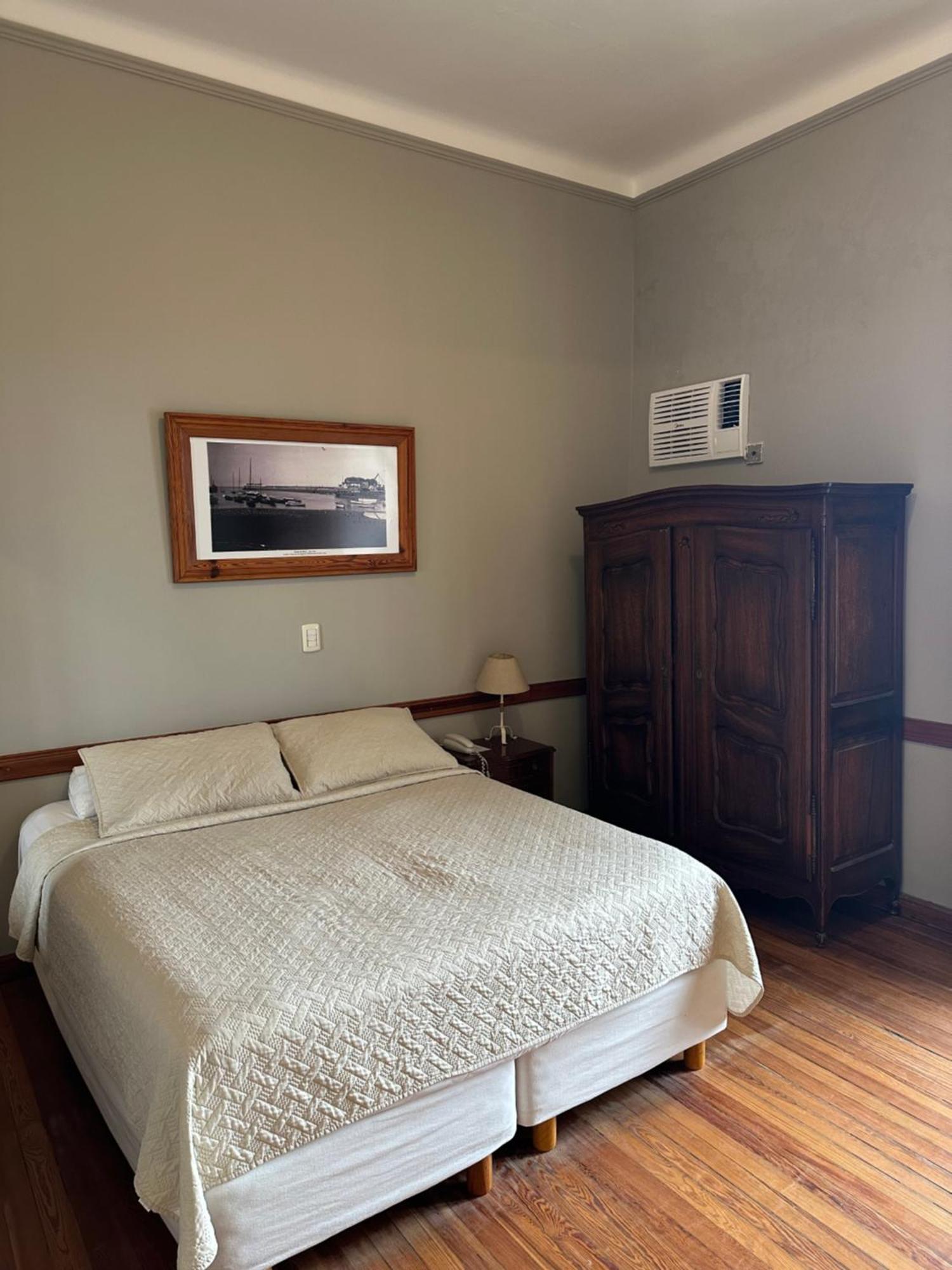 Hotel Vicente Lopez Bagian luar foto