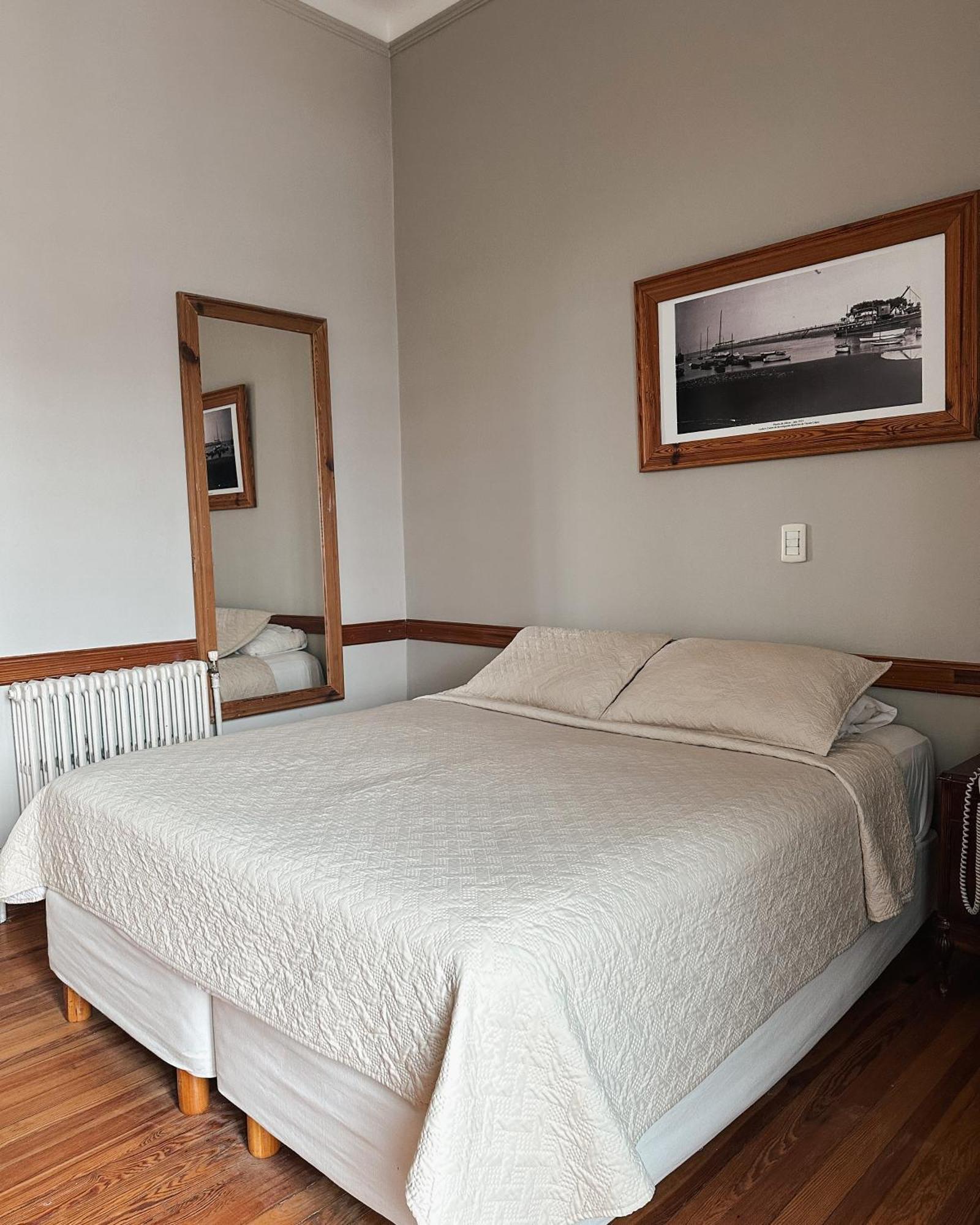 Hotel Vicente Lopez Bagian luar foto