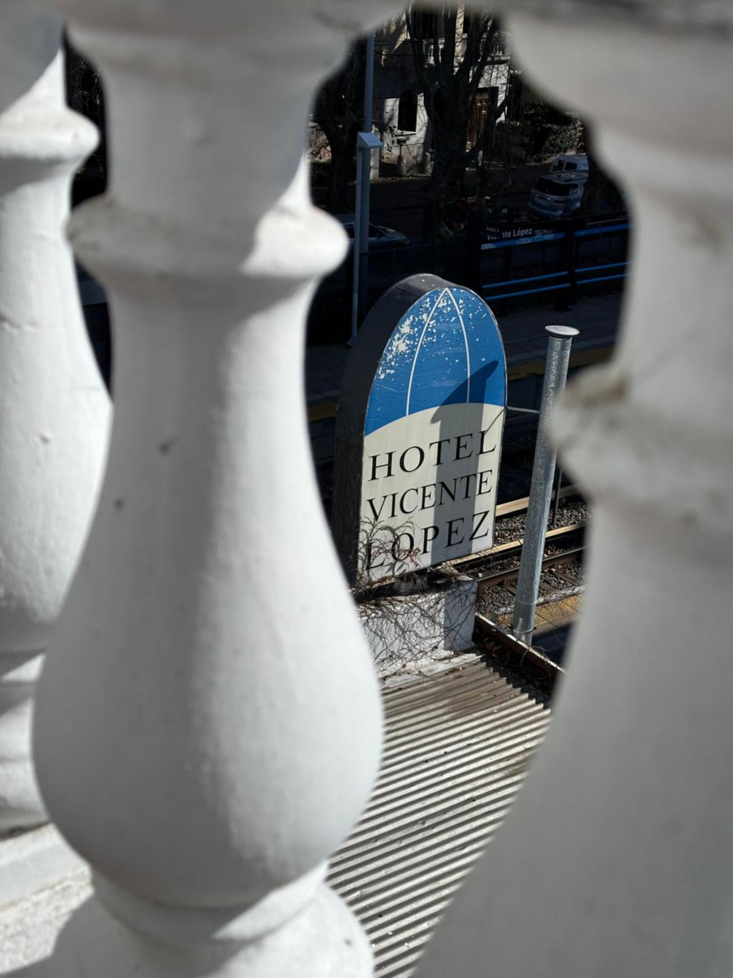 Hotel Vicente Lopez Bagian luar foto